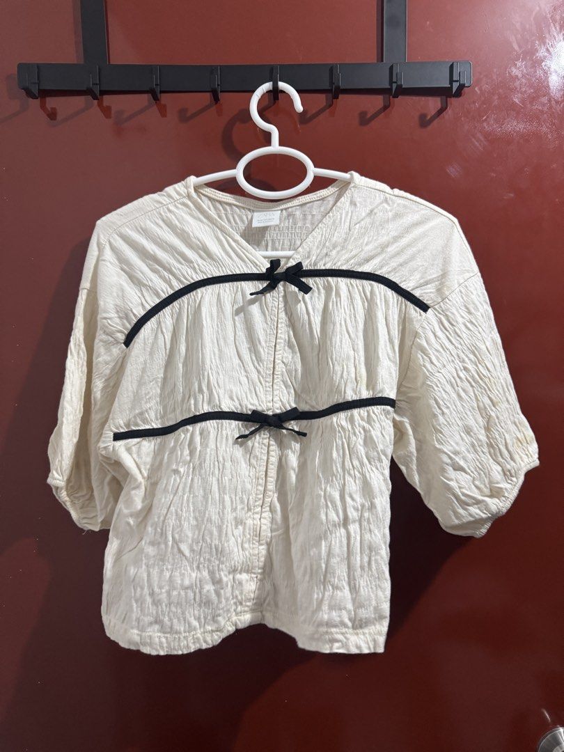 Textured t shirt with Bows (Category: Blouses) located in Manila. Submitted by ejjjjjjjt (Listing ID 1460031251, Image 2). Description: 13/14 years old 164cm Fits to small and medium girlies .