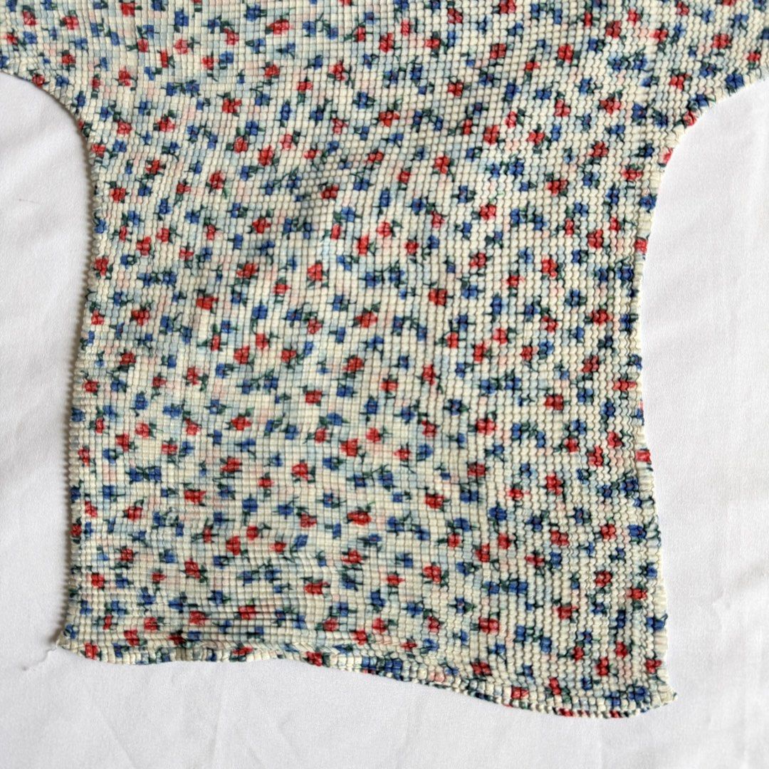 Textured top (Category: Shirts) located in Makati City. Submitted by dua.closet (Listing ID 1459995886, Image 2). Description: .