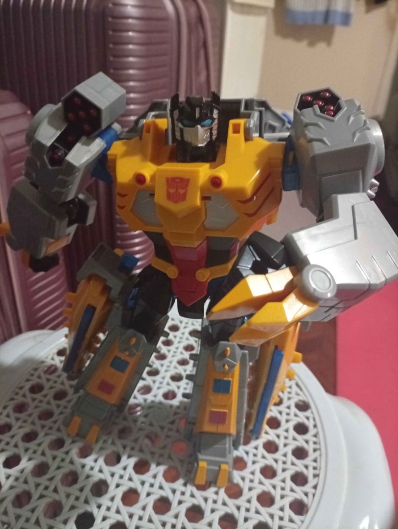TF Transformers Cyberverse toys set P900 (Grimlock, Shockwave) (Category: Action & Battle Toys) located in Quezon City. Submitted by noulnoul233 (Listing ID 1459983430, Image 3). Description: Set of Transformers Cyberverse toys - - - - - - - - Ultimate Class Cyberverse Grimlock * condition: back in box * issue: right leg gimmick not working - - - - - - - - Warrior Class Cyberverse Shockwave * condition: loose * issue: loose elbow joints (common i