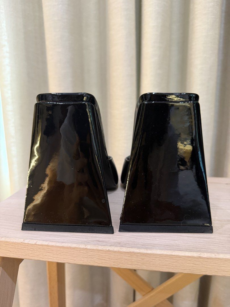 The Attico Devon Patent Leather Sandals (Category: Heels) located in Makati City. Submitted by imwinniewong (Listing ID 1459926113, Image 3). Description: Never Used Comes with Shoe Bag Devon Patent Leather Sandals.