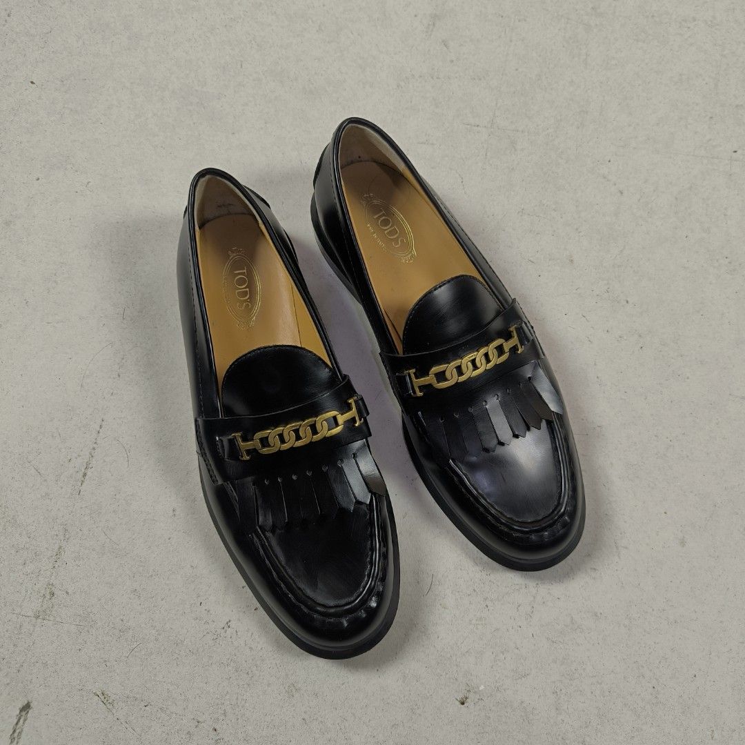 TOD'S Fringe leather chain loafer (Category: Sneakers & Footwear) located in Urbiztondo. Submitted by unperfectly.bin (Listing ID 1460075447, Image 2). Description: Size women US 8/ 38 EUR / 25 CM.