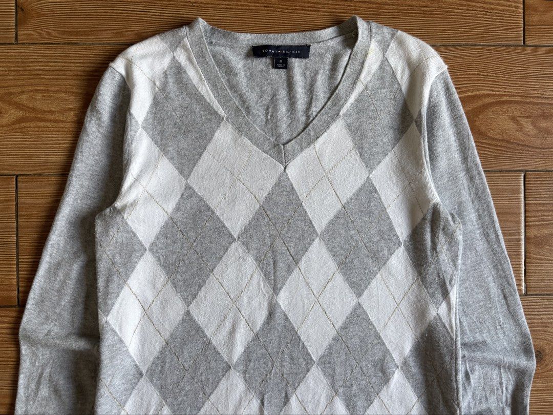 TOMMY HILFIGER DIAMOND PATTERN VNECK KNITTED SWEATER (Category: Coats, Jackets and Outerwear) located in Makati City. Submitted by jnc__apparel (Listing ID 1460071761, Image 2). Description: 🏷️ TOMMY H. DIAMOND PATTERN VNECK KNITTED SWEATER 📌 Dimes: 24.5L x 17.5W 📌 Size: Medium on tag for womens 📌 Condition: Like new 📌 Color rate: 10/10 📌 Issue: None ✅ Washed and ready to wear.