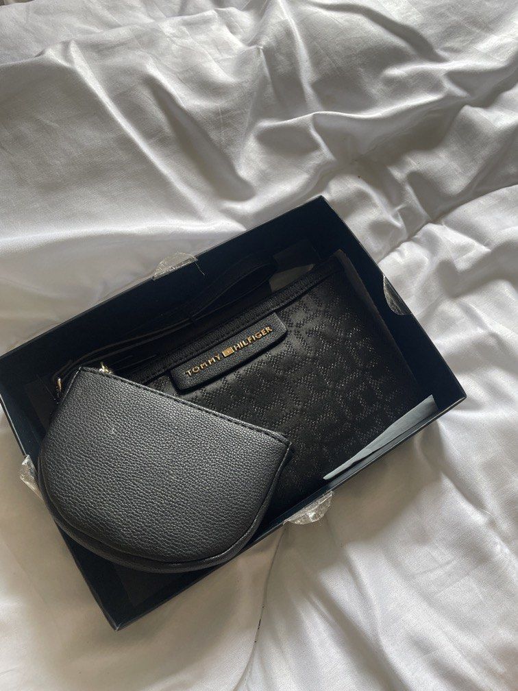 Tommy hilfiger gift set (Category: Purses & Pouches) located in Dinalupihan. Submitted by closetbymint (Listing ID 1459922985, Image 1). Description: .