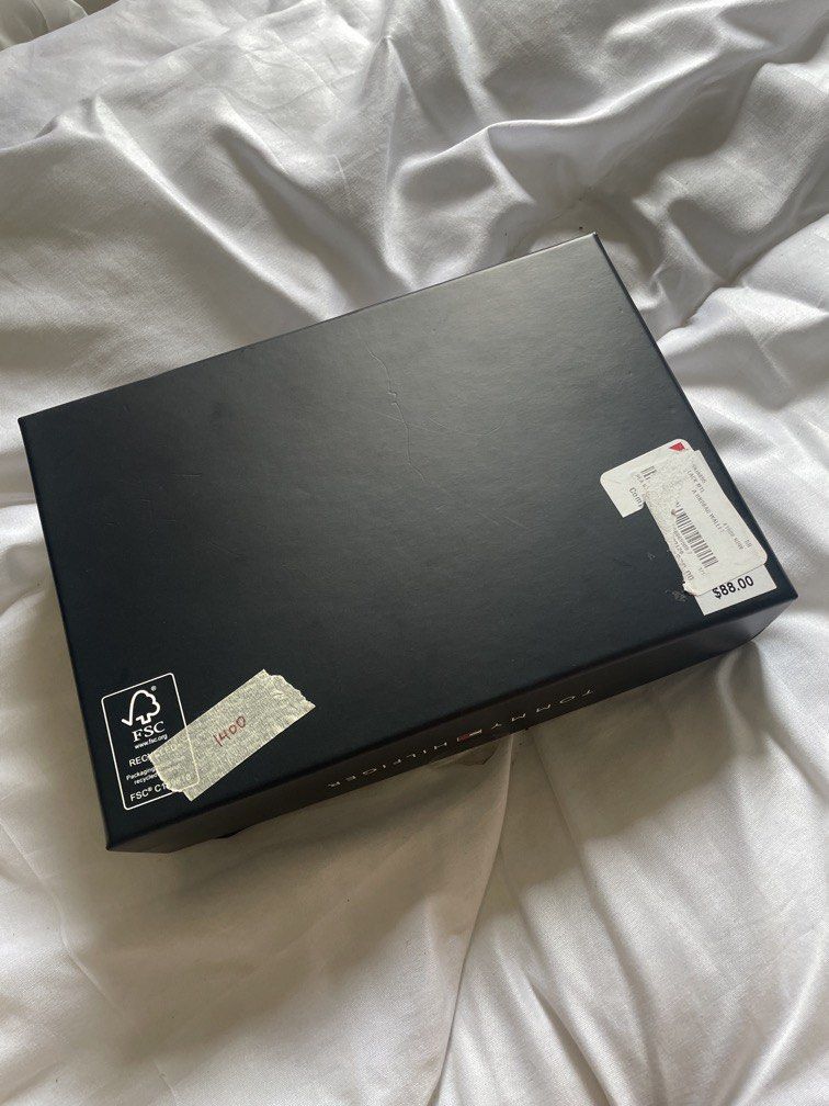Tommy hilfiger gift set (Category: Purses & Pouches) located in Dinalupihan. Submitted by closetbymint (Listing ID 1459922985, Image 2). Description: .