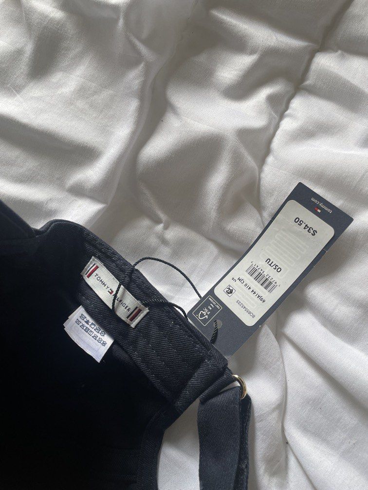 Tommy hilfiger metal cap navy blue (Category: Hats & Beanies) located in Dinalupihan. Submitted by closetbymint (Listing ID 1459921457, Image 3). Description: .