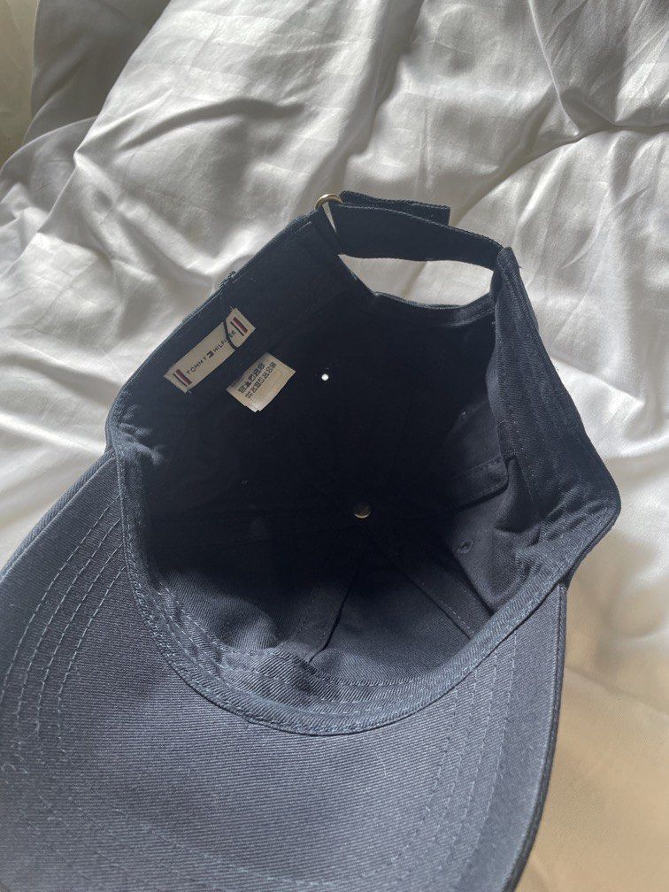 Tommy hilfiger metal cap navy blue (Category: Hats & Beanies) located in Dinalupihan. Submitted by closetbymint (Listing ID 1459921457, Image 2). Description: .