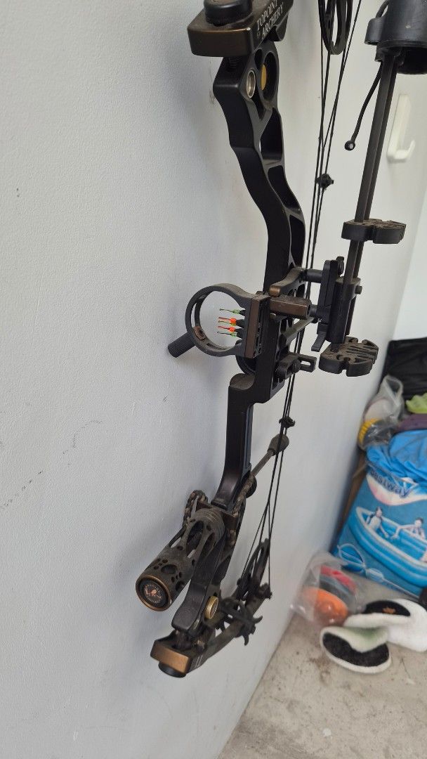 Topoint Archery Compound Bow with Sight and Stabilizer (Category: Other Sports Equipment and Supplies) located in Paranaque City. Submitted by mariomundo.1021 (Listing ID 1459910792, Image 2). Description: - Topoint compound bow - Includes sight and stabilizer - Ready for your next archery session - Inquire for questions Left hand compound bow Not used, bought thought it was right hand. Will include release + 4 arrow + extra string + uninstalled 