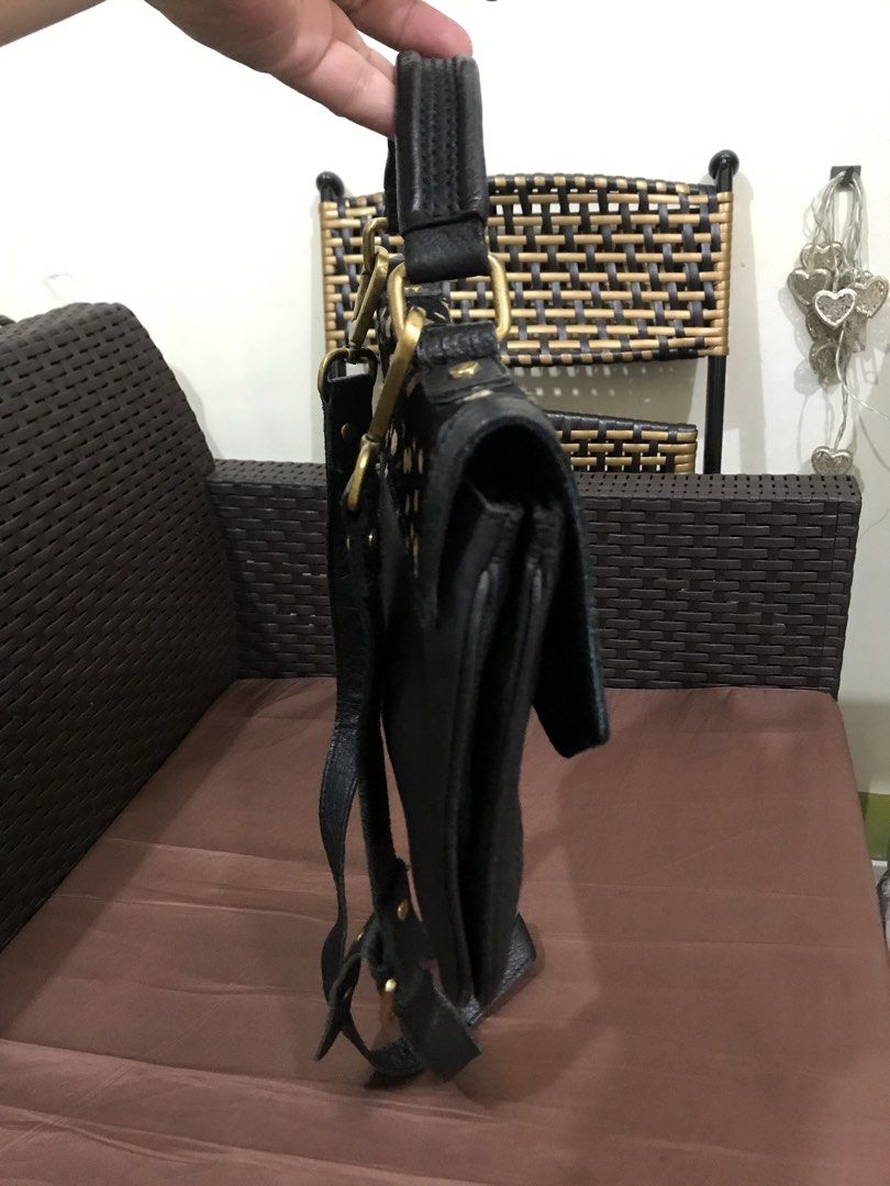 Topshop (Category: Shoulder Bags) located in Balete No 2. Submitted by troyesybang (Listing ID 1459998412, Image 2). Description: Leather sling Signuse not abused OG top shop Leather with pony hair like design.