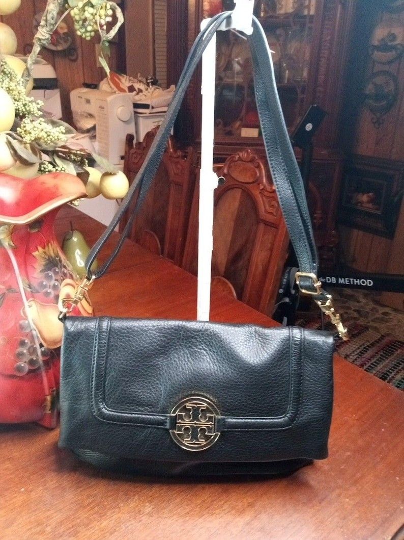 Tory Bag (Category: Luxury Bags & Wallets) located in Quezon City. Submitted by melmgpy (Listing ID 1459902563, Image 2). Description: .