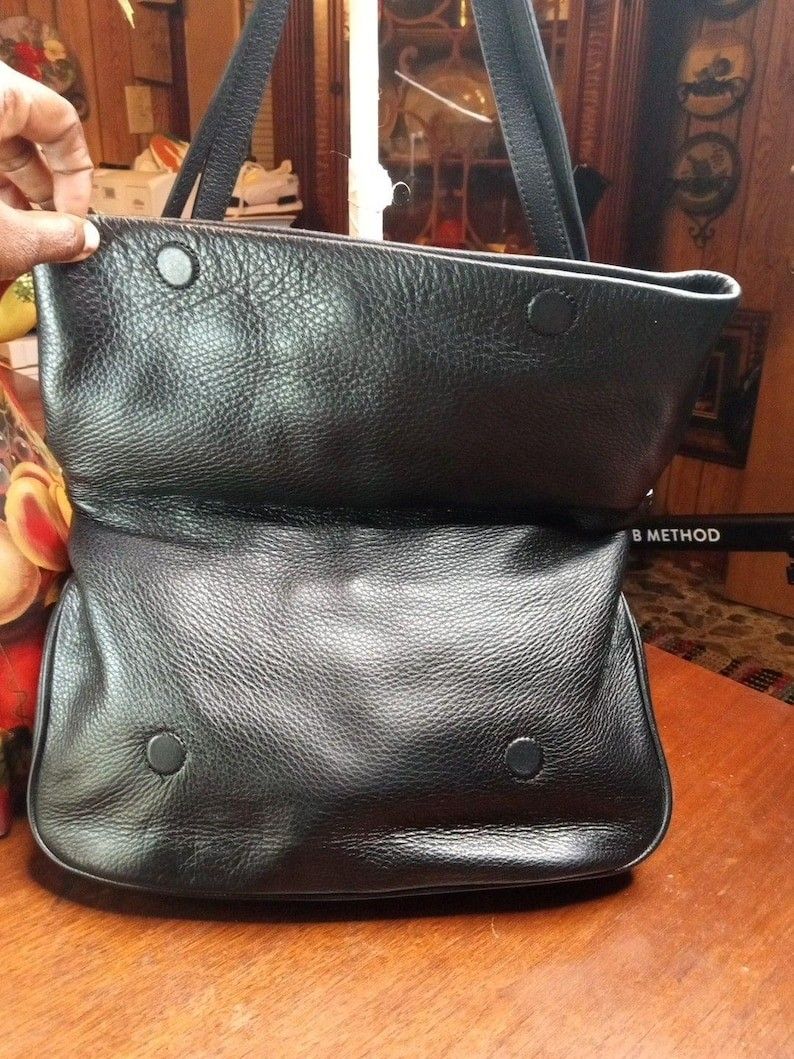 Tory Bag (Category: Luxury Bags & Wallets) located in Quezon City. Submitted by melmgpy (Listing ID 1459902563, Image 3). Description: .