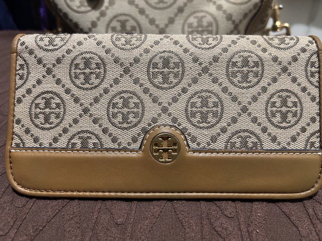 Tory burch bag and wallet (Category: Luxury Bags & Wallets) located in Manila. Submitted by just4_kikays (Listing ID 1459905160, Image 3). Description: Brand: Tory Burch * Style: Robinson Double Zip Tote / similar Robinson logo-jacquard version * Color: Beige/cream with tan/caramel leather trim * Material: Logo jacquard fabric/canvas with leather trim * Hardware: Gold-tone/brass * Closure: Top zipper * Handles: Two leather top handles * Shoulder 