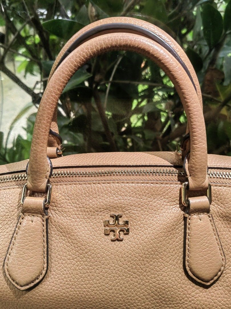 Tory Burch Carter Pebbled Leather Satchel Bag Original (Category: Luxury Bags & Wallets) located in Santa Rosa. Submitted by denisequi (Listing ID 1459936020, Image 2). Description: - Tory Burch tan leather satchel bag - Pebbled leather finish - Top handles and detachable crossbody strap - Gold hardware details - Zipper closure - Spacious interior for essentials - Ideal everyday bag.
