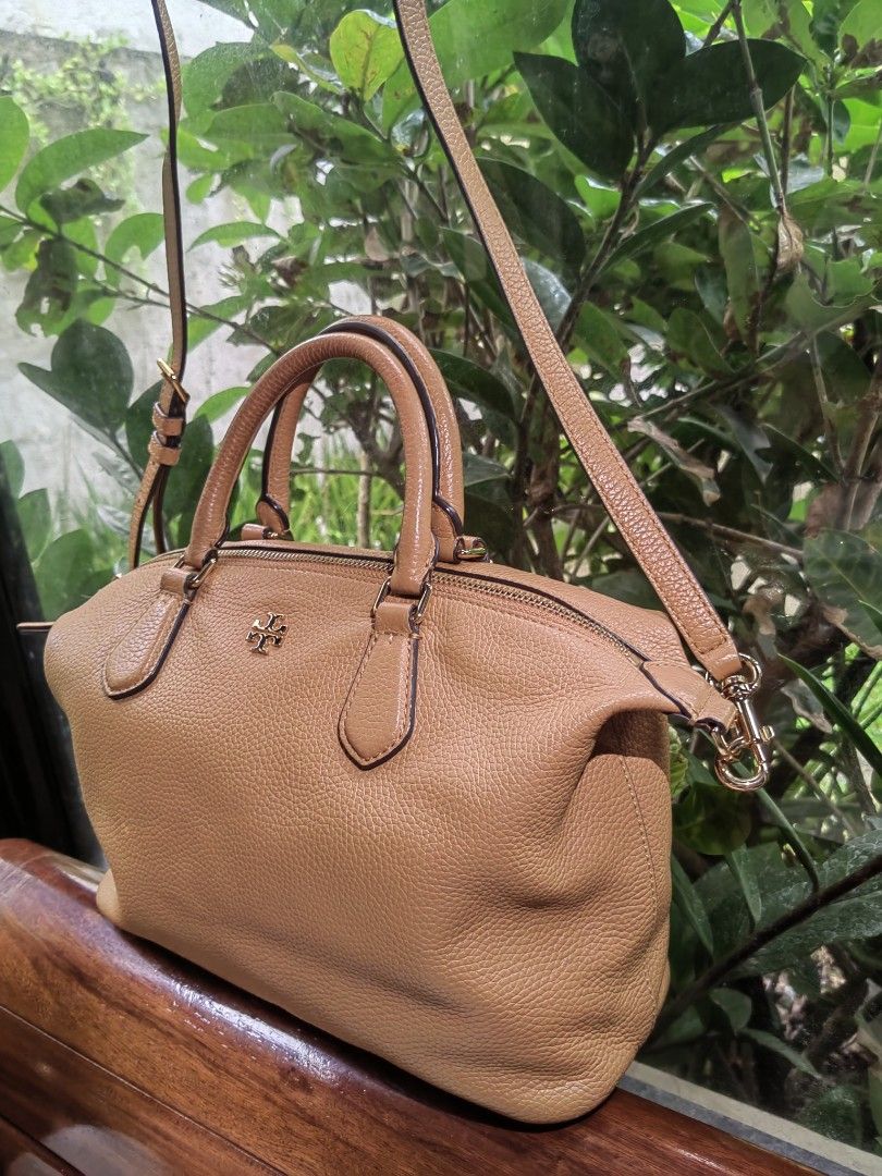 Tory Burch Carter Pebbled Leather Satchel Bag Original (Category: Luxury Bags & Wallets) located in Santa Rosa. Submitted by denisequi (Listing ID 1459936020, Image 3). Description: - Tory Burch tan leather satchel bag - Pebbled leather finish - Top handles and detachable crossbody strap - Gold hardware details - Zipper closure - Spacious interior for essentials - Ideal everyday bag.