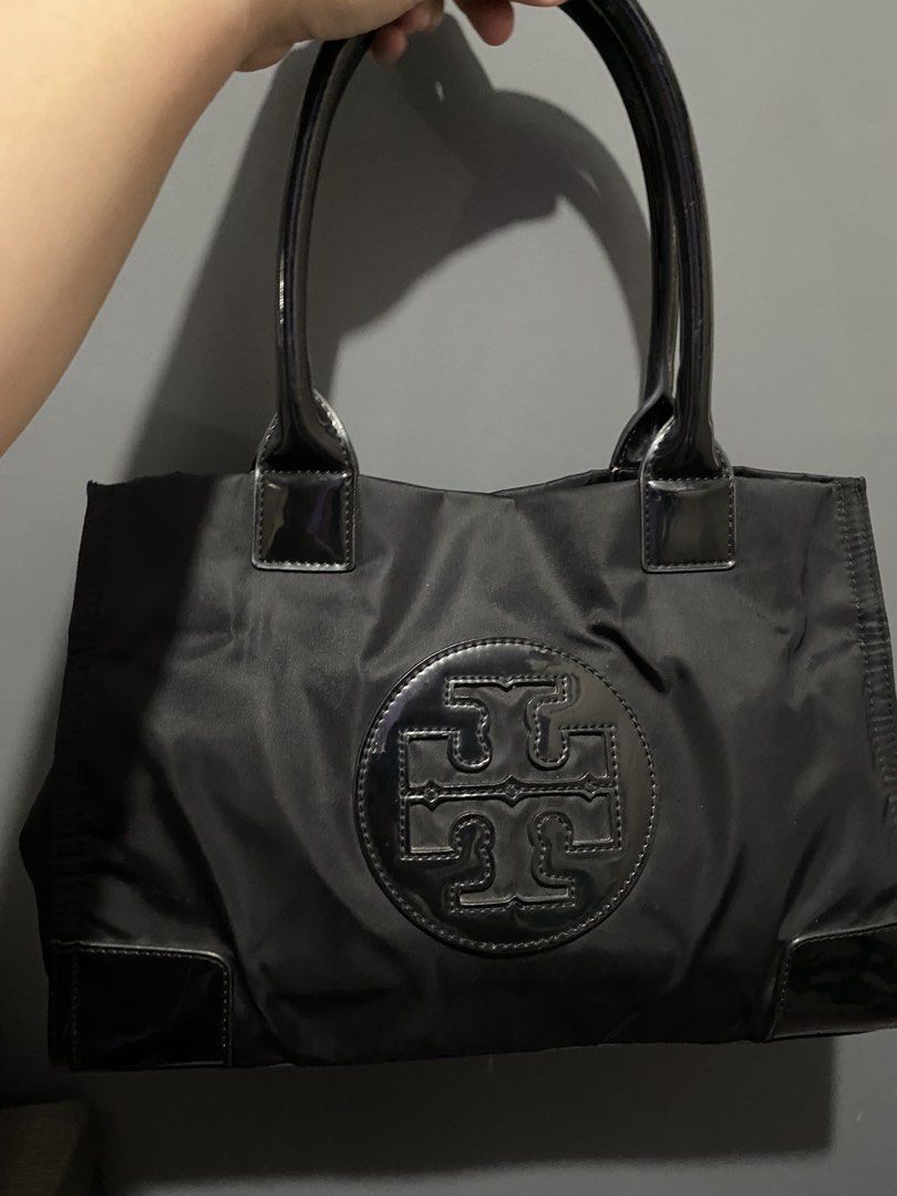 Tory Ella Medium size (Category: Luxury Bags & Wallets) located in Batangas. Submitted by bagstolove2.0 (Listing ID 1459989206, Image 1). Description: Minimal signs of use.
