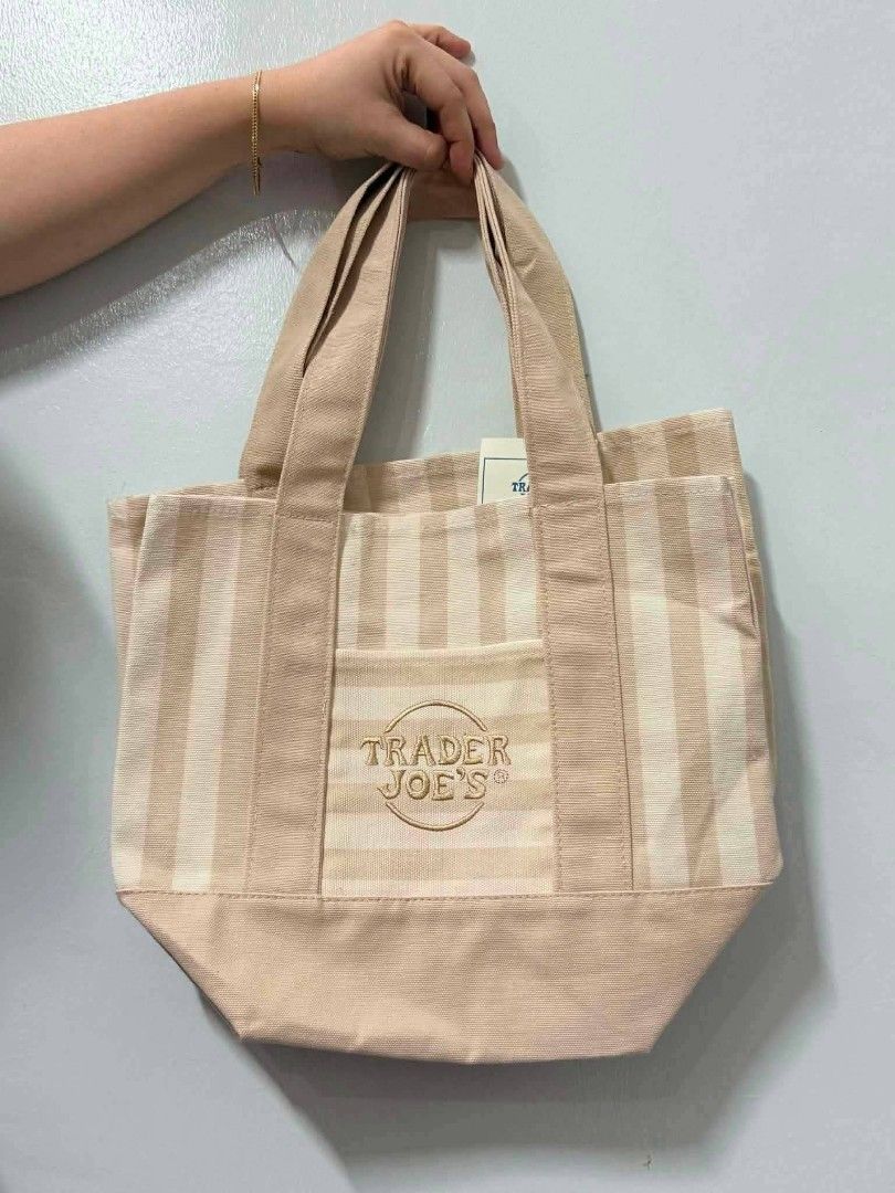 TRADER JOE'S BAG (Category: Shoulder Bags) located in Manila. Submitted by mscarmi08 (Listing ID 1459911187, Image 1). Description: ✅ Imported from USA/Canada ✅ Guaranteed OG💯 ✅ 𝙄𝙛 𝙞𝙣 𝙙𝙤𝙪𝙗𝙩 𝘿𝙊𝙉𝙏 𝘽𝙐𝙔! ✅ Prices are subject to change without prior notice ❌ NO RUSH SHIPPING SHIPPING VIA J&T or Flash ◾MODE OF PAYMENT : (CARMI R.) MAYA, GCASH , PNB, BPI.