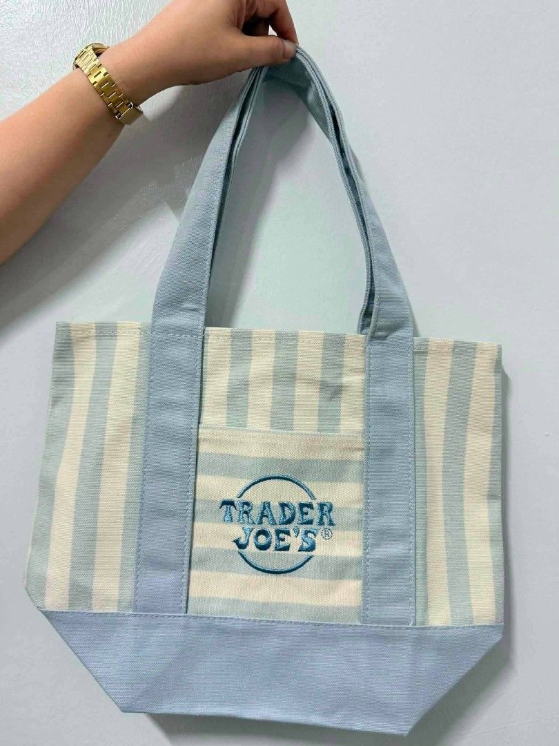 TRADER JOE'S BAG (Category: Shoulder Bags) located in Manila. Submitted by mscarmi08 (Listing ID 1459911187, Image 2). Description: ✅ Imported from USA/Canada ✅ Guaranteed OG💯 ✅ 𝙄𝙛 𝙞𝙣 𝙙𝙤𝙪𝙗𝙩 𝘿𝙊𝙉𝙏 𝘽𝙐𝙔! ✅ Prices are subject to change without prior notice ❌ NO RUSH SHIPPING SHIPPING VIA J&T or Flash ◾MODE OF PAYMENT : (CARMI R.) MAYA, GCASH , PNB, BPI.