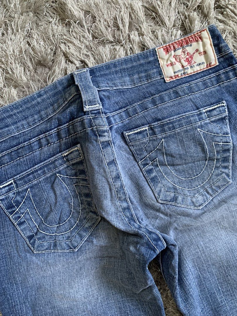 True Religion Flared Jeans (Category: Jeans) located in Cagayan de Oro. Submitted by densho69 (Listing ID 1459946792, Image 3). Description: Waist: 27-28 Length: 38 Condition: 9/10 Color rate: 9/10 Issue: need wash, minor heel bites.