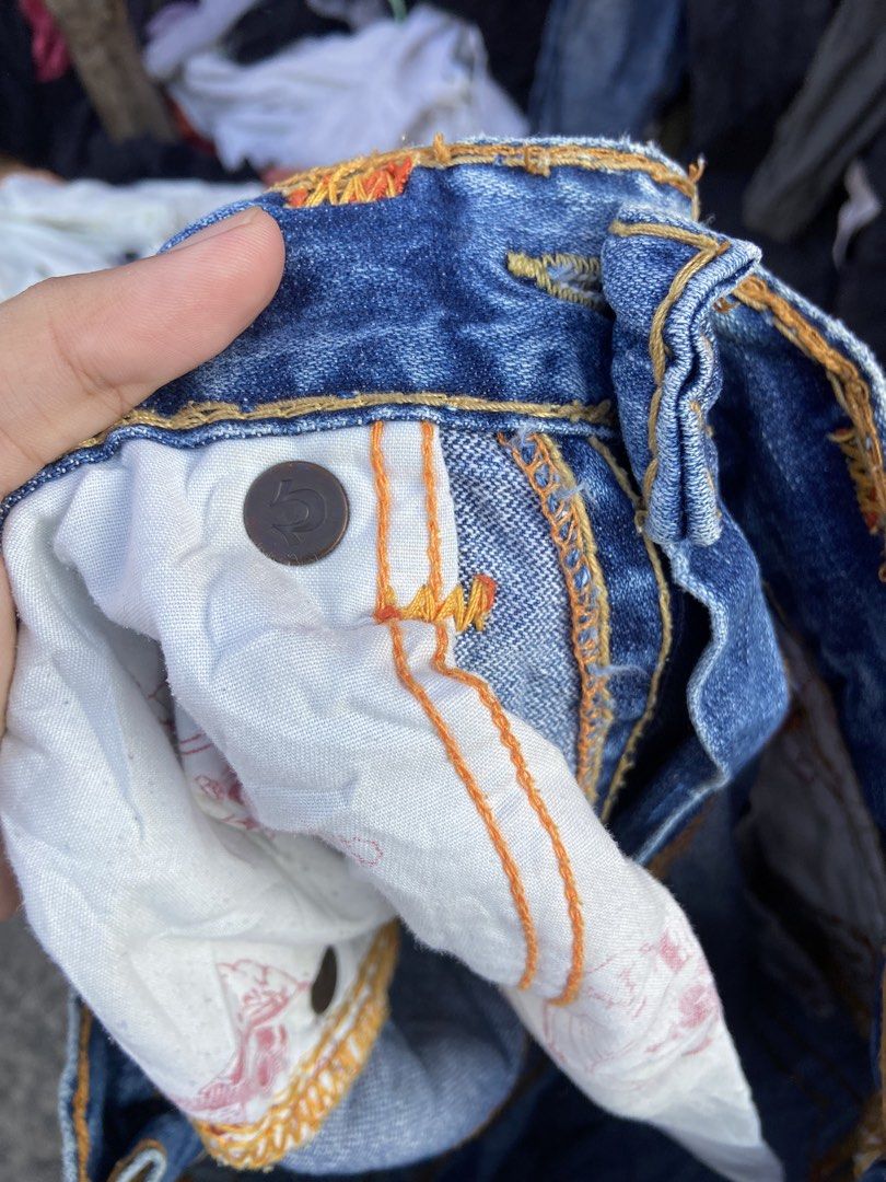 True Religion Flared Pants (Category: Jeans) located in Bacolod City. Submitted by c4pitalism_goods (Listing ID 1459928114, Image 3). Description: Size 32 Length 37 Issue: Alterd Repaird Hole .