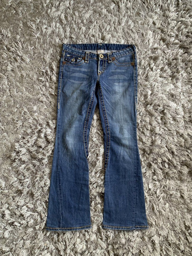 True Religion Flared Pants (Category: Jeans) located in Cagayan de Oro. Submitted by densho69 (Listing ID 1459944535, Image 1). Description: Waist: 27-30 Length: 37.5 Condition: 8.5/10 Color rate: 8.5/10 Issue: neeed wash, minor heel bites.
