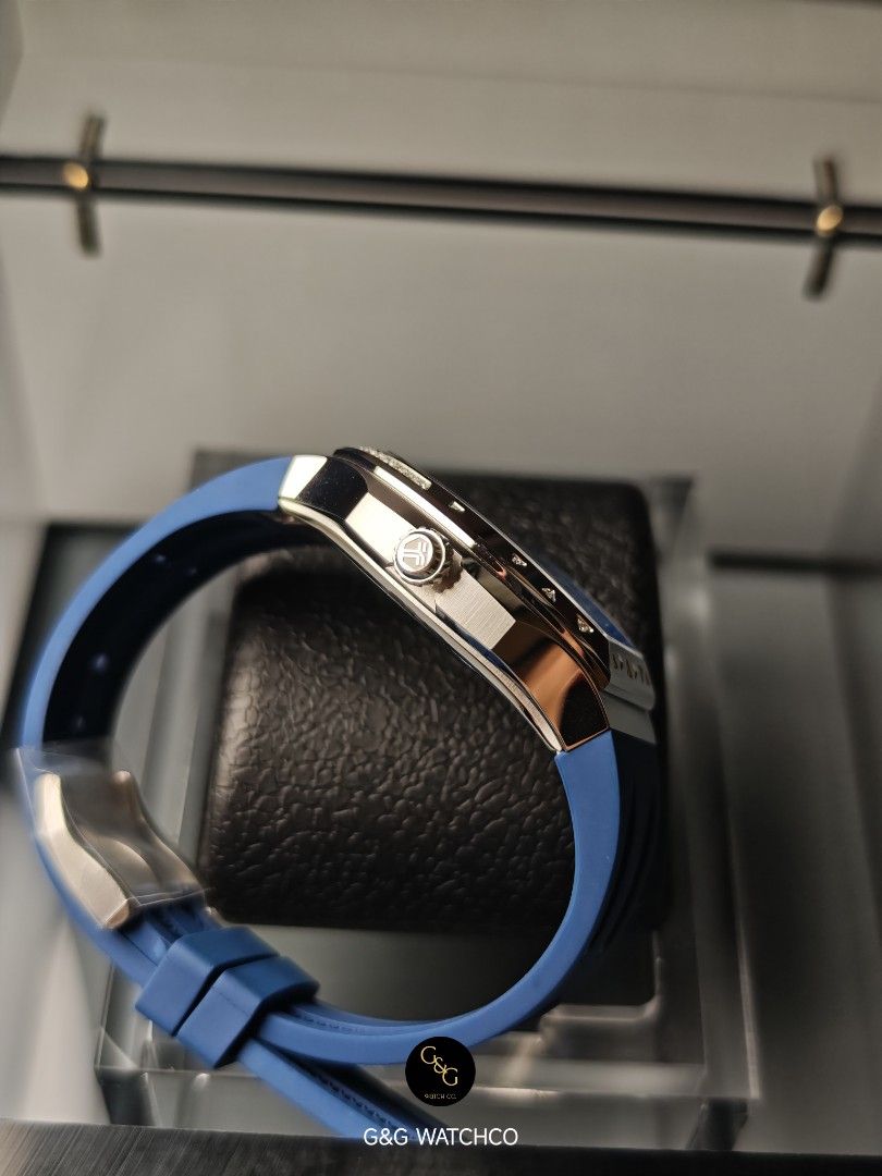 Tsar Bomba TB8233LG Deep Ocean Blue (Category: Luxury Watches) located in Bacoor. Submitted by gandgwatchco. (Listing ID 1460038083, Image 2). Description: Tsar Bomba TB8233LG Lumina Real Diamonds 35mm 316L Stainless steel casing 78 inlaid real diamonds 70grams light weight Automatic movement 5ATM Water resistant Quick release strap Complete set - Brand-new Double Box, Warranty Card, Watch cloth, Tote bag, manuals.