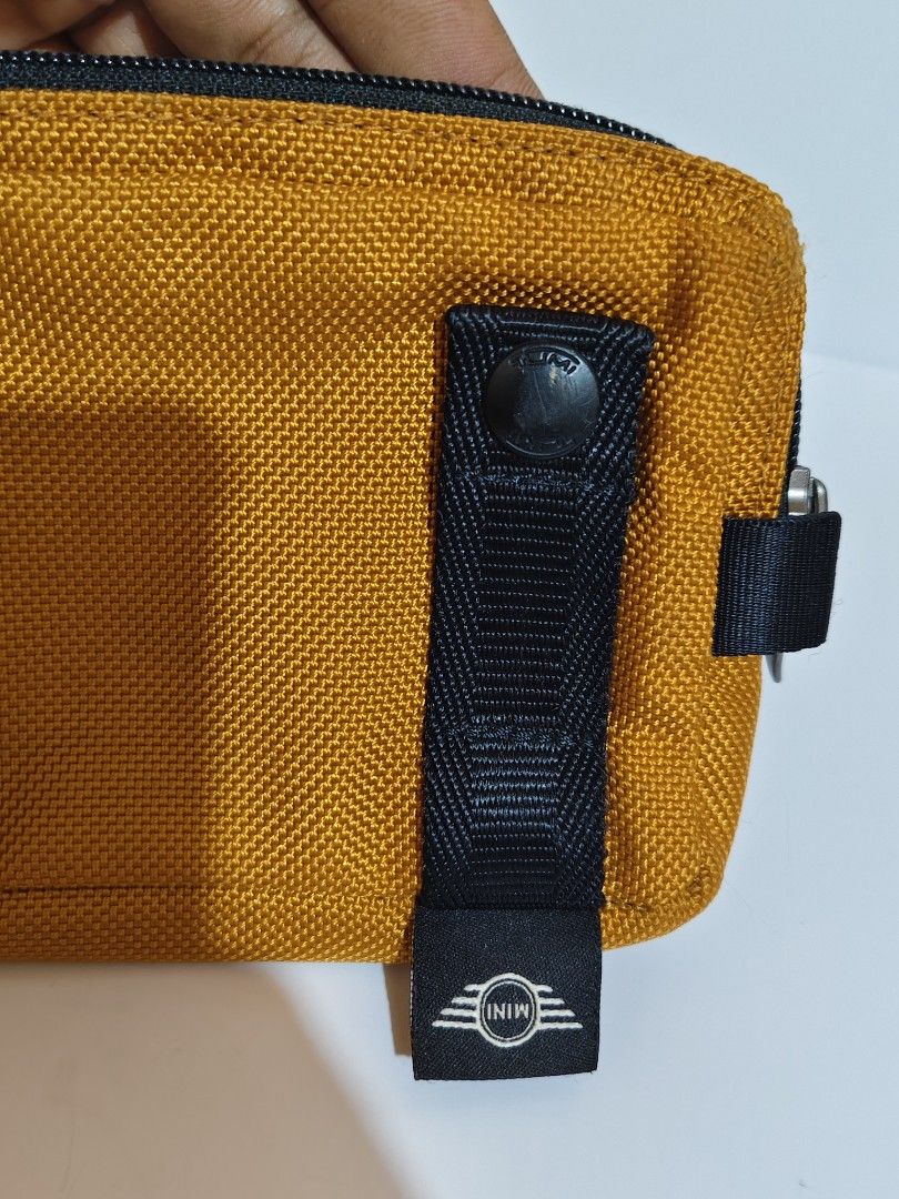 Tumi purse (Category: Purses & Pouches) located in Bayombong. Submitted by ecec1992 (Listing ID 1459974952, Image 3). Description: issue kita sa picture yan lang issue mo.