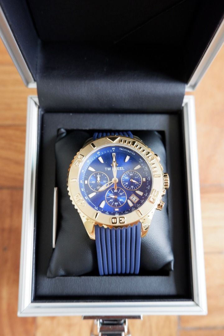 TW Steel VA2 Vanceur Diver Chronograph (Category: Men's Watches) located in Makati City. Submitted by fern.kulot (Listing ID 1459992544, Image 1). Description: Selling a brand new authentic TW Steel VA2 Vanceur Diver Chronograph. This watch was won in a raffle and has never been used. Specifications: ✅ Seiko VK63 Quartz Chronograph Movement ✅ 42mm Stainless Steel Case ✅ Blue Dial ✅ Gold-Tone Case ✅ Blue Rubber Strap ✅ Date Function ✅ 10 ATM / 100