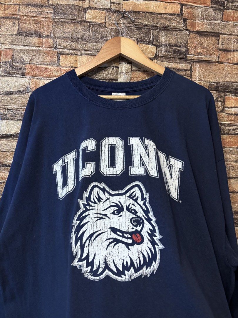 UCONN HUSKIES NAVY BLUE LONGSLEEVE (Category: Tshirts & Polo Shirts ) located in Davao. Submitted by angelothriftfinds (Listing ID 1460066805, Image 3). Description: GILDAN UCONN HUSKIES excellent condition dimension: Width 28” W | 34” L fit: 4XL size issue: minor fading in selected areas mine: ₱300.