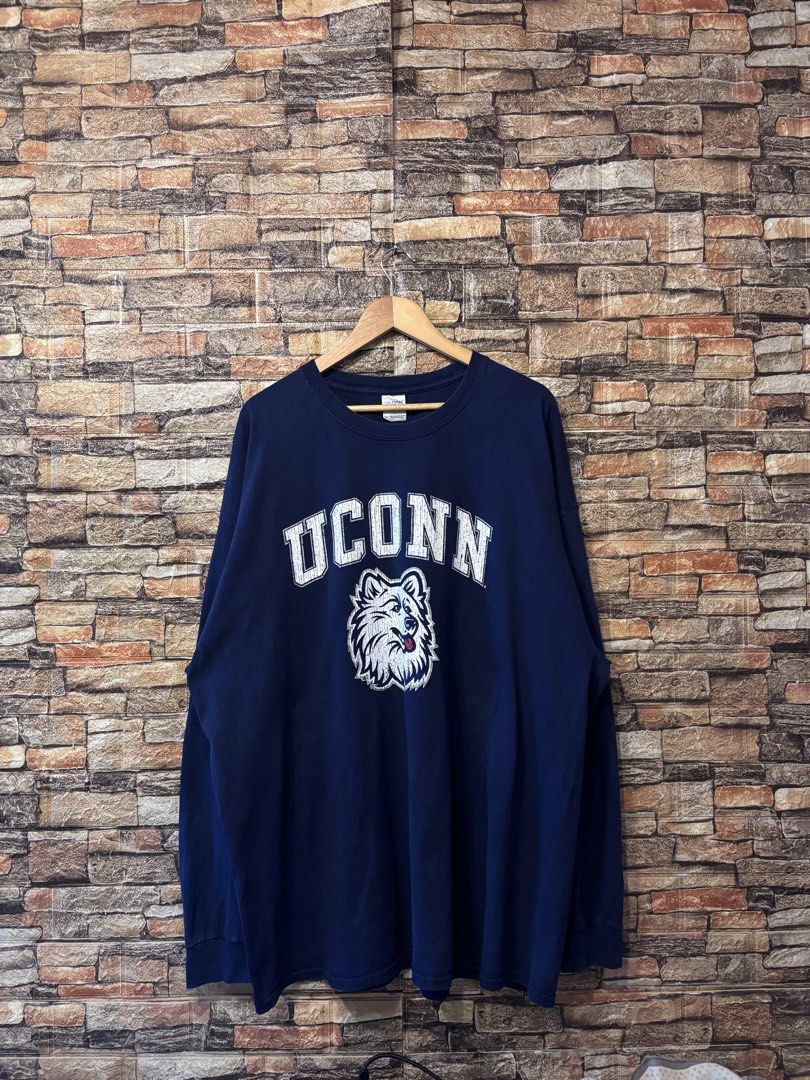 UCONN HUSKIES NAVY BLUE LONGSLEEVE (Category: Tshirts & Polo Shirts ) located in Davao. Submitted by angelothriftfinds (Listing ID 1460066805, Image 1). Description: GILDAN UCONN HUSKIES excellent condition dimension: Width 28” W | 34” L fit: 4XL size issue: minor fading in selected areas mine: ₱300.