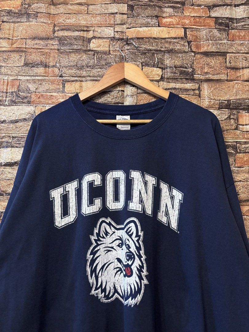 UCONN HUSKIES NAVY BLUE LONGSLEEVE (Category: Tshirts & Polo Shirts ) located in Davao. Submitted by angelothriftfinds (Listing ID 1460066805, Image 2). Description: GILDAN UCONN HUSKIES excellent condition dimension: Width 28” W | 34” L fit: 4XL size issue: minor fading in selected areas mine: ₱300.