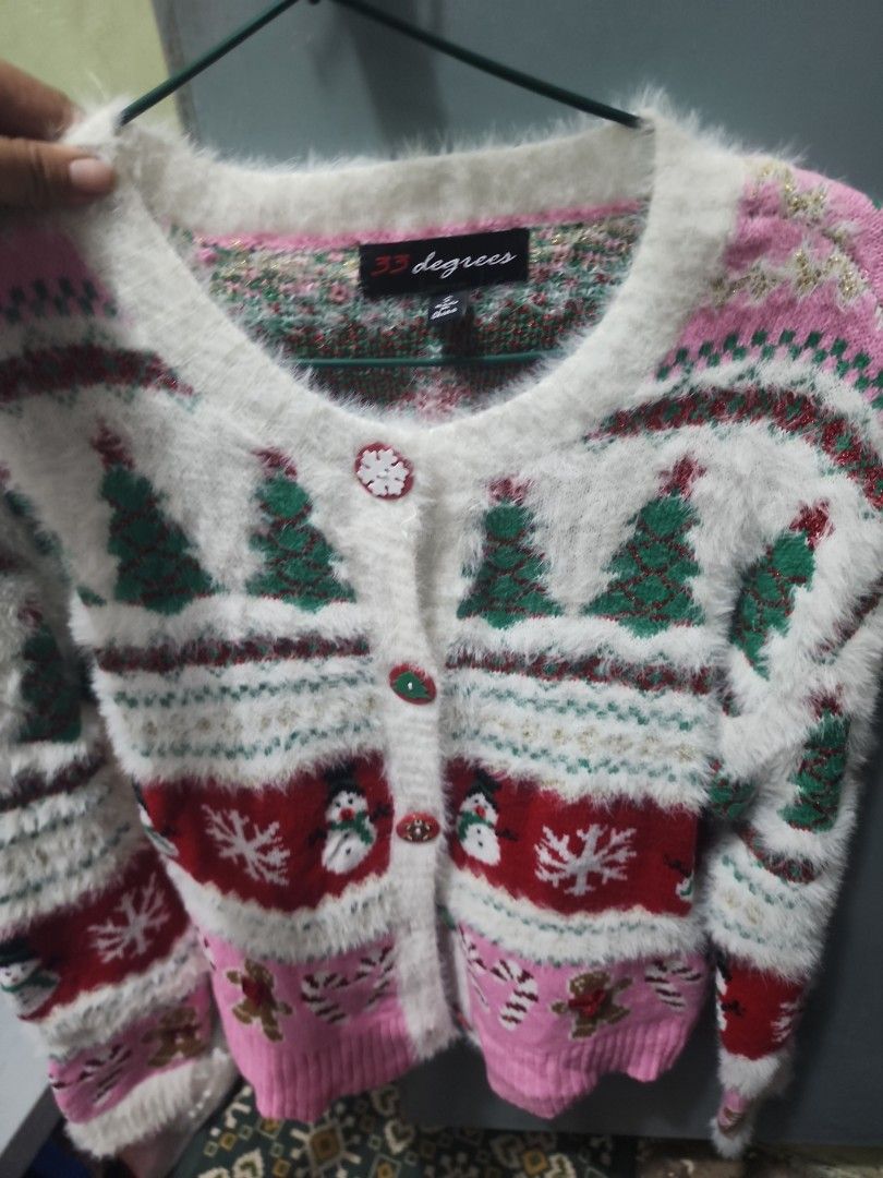 Ugly Christmas KNITED sweater small (Category: Coats, Jackets and Outerwear) located in Manila. Submitted by mharl16apron (Listing ID 1459969858, Image 3). Description: small like new need wash all items are from bale please manage your expectation.
