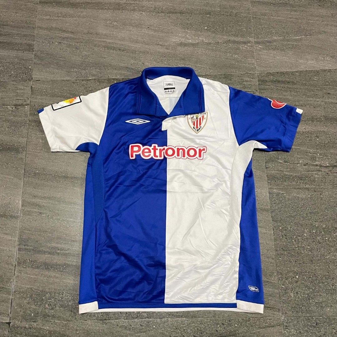 Umbro jersey (Category: Activewear) located in Marikina City. Submitted by veenluke (Listing ID 1460040890, Image 1). Description: Umbro jersey 23X17.