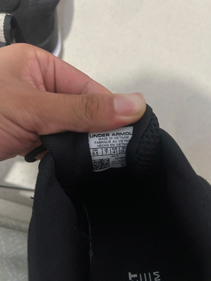 Under Armour Charged Assert (Category: Sneakers) located in Iloilo. Submitted by stebsells (Listing ID 1460062779, Image 3). Description: - Brand: Under Armour - Model: Charged Assert - Size: 9.5 US Men's - Color: Black - Perfect for everyday wear and workouts.