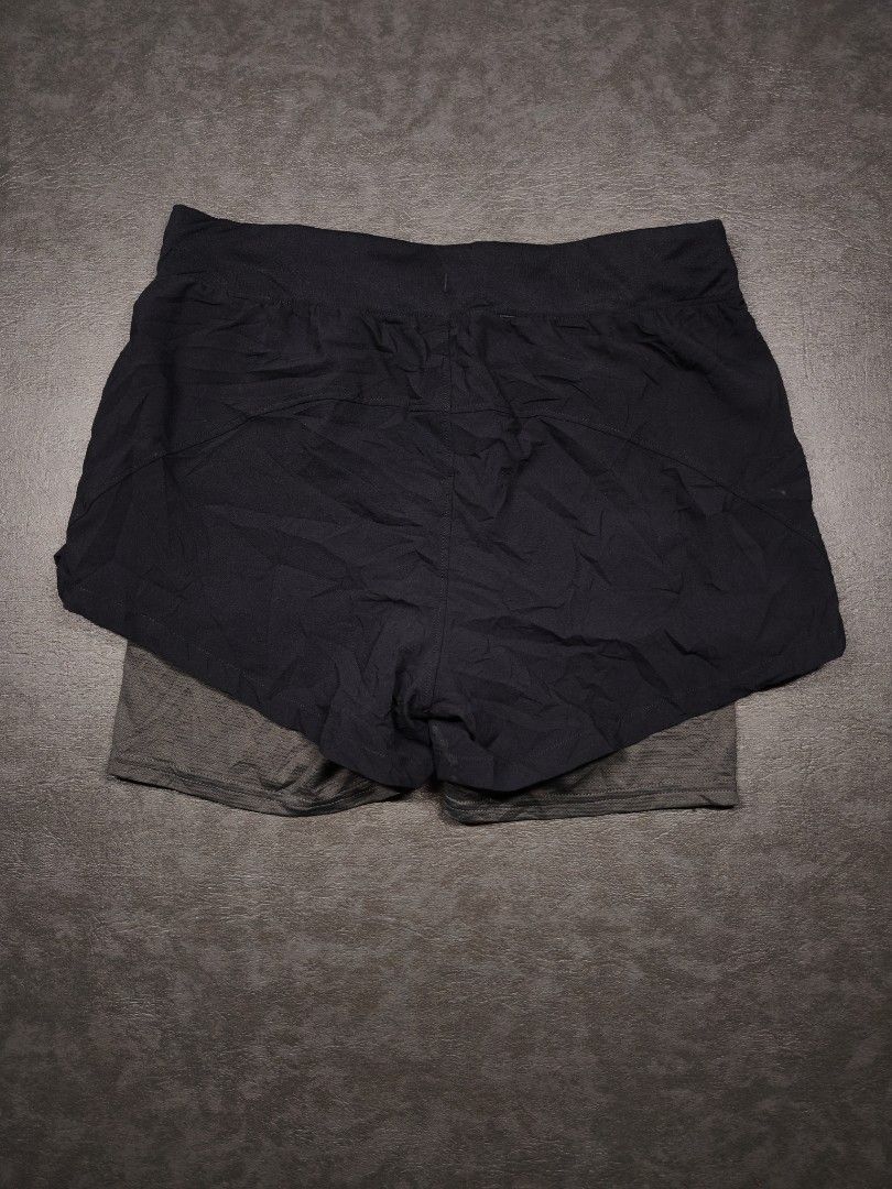 UnderArmour Running Shorts with Cycling (Category: Shorts) located in Kalibo. Submitted by relivethearchives (Listing ID 1459924199, Image 3). Description: UnderArmour Running Shorts with Cycling in Excellent Condition Size Small on tag DIMES Waist: 28 stretch up to 31 Length: 10 (Cycling length: 13) 📍Need Wash.