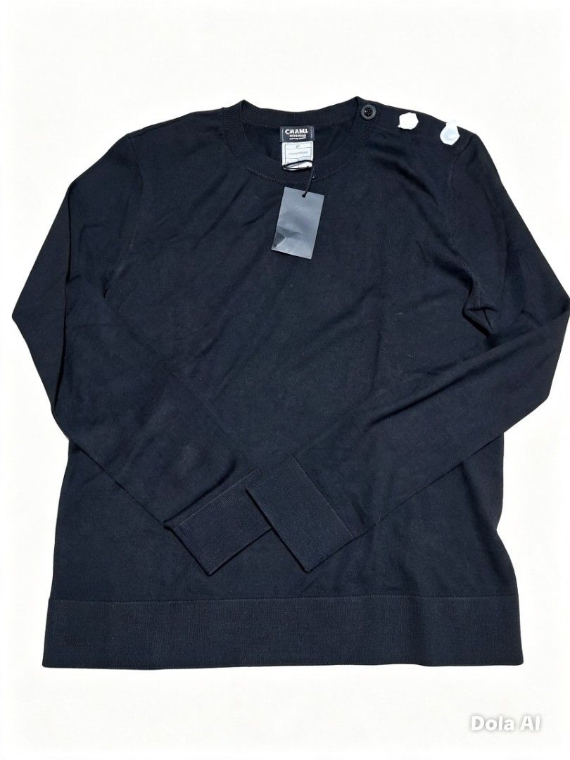 Uniform pullover (Category: Luxury Apparel) located in Quezon City. Submitted by melmgpy (Listing ID 1459962774, Image 1). Description: .