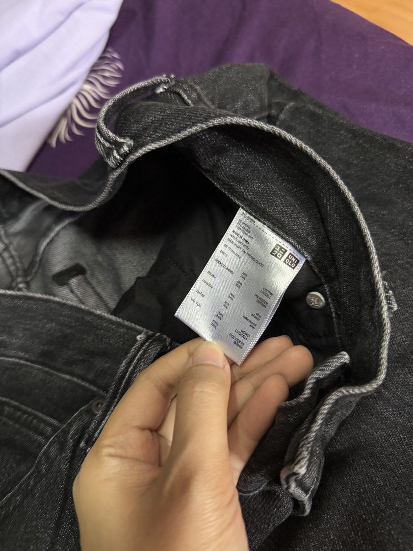 UNIQLO Barrel Pants (Category: Jeans) located in Antipolo. Submitted by pauieysabelle (Listing ID 1459934250, Image 3). Description: - UNIQLO Black Wide Fit Jeans - Comfortable and stylish design - Ideal for everyday wear - Size 28.
