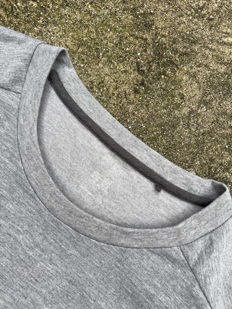 UNIQLO BASIC TEE (Category: Formal Shirts) located in Caloocan City. Submitted by gothrifted (Listing ID 1460009368, Image 2). Description: UNIQLO BASIC SHIRT - thrifted - size XL on tag - dimes: 23x28 - 10/10 color rate - fair condition *color may vary due to lighting .
