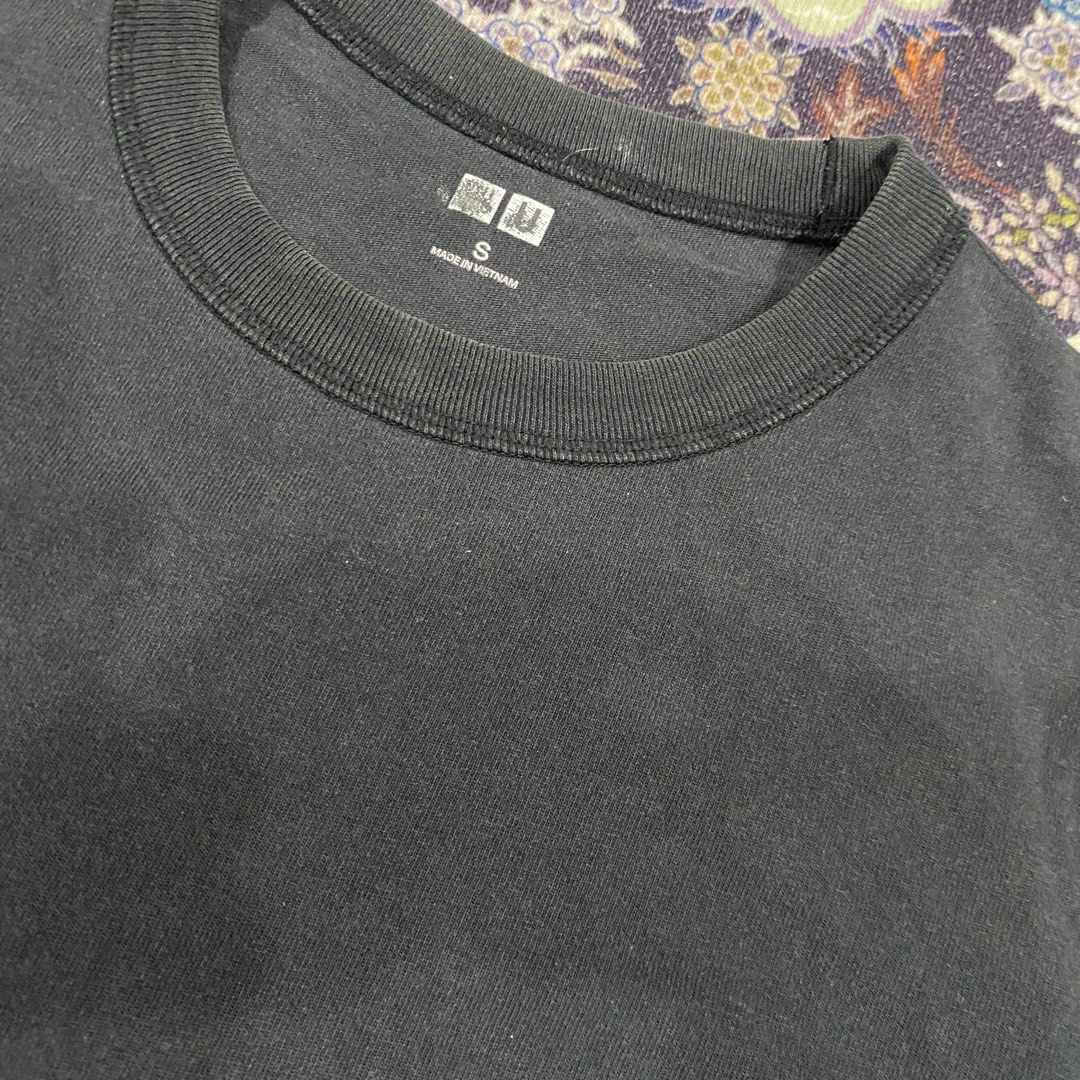 UNIQLO BASIC TEE (Category: Formal Shirts) located in Besut. Submitted by mukminsharizan (Listing ID 1460039862, Image 2). Description: pit 18.5 labuh 16.