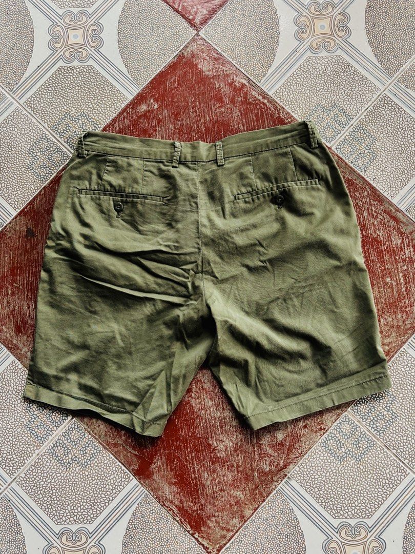 Uniqlo Chino Shorts (Category: Shorts) located in Calamba. Submitted by migo.cl (Listing ID 1460015277, Image 2). Description: - M on tag - Waist 76-84cm - Color rate | 6.5/10 - Zippers and buttons working - 199 + sf - Negotiable (Selected items pero shoot your shot po!) The items are either thrifted or personal items. So please limit your expectations. The authenticity of our products is not 100% guaranteed original. * gcash only for mop * jnt o
