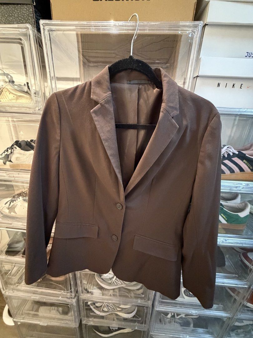 Uniqlo Coat- Dark Brown (Category: Coats, Jackets and Outerwear) located in Pasig City. Submitted by joy_b_ (Listing ID 1460059331, Image 1). Description: .