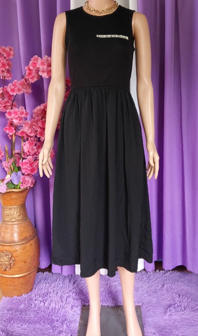 UNIQLO Combination Dress (Category: Dresses) located in Basista. Submitted by purpleens_shop (Listing ID 1460011550, Image 3). Description: Black 🖤 10/10.
