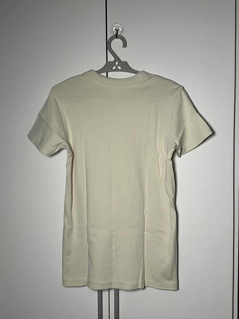 Uniqlo Crew Neck (Category: Shirts) located in Porac. Submitted by poimd_ (Listing ID 1459940032, Image 2). Description: small .