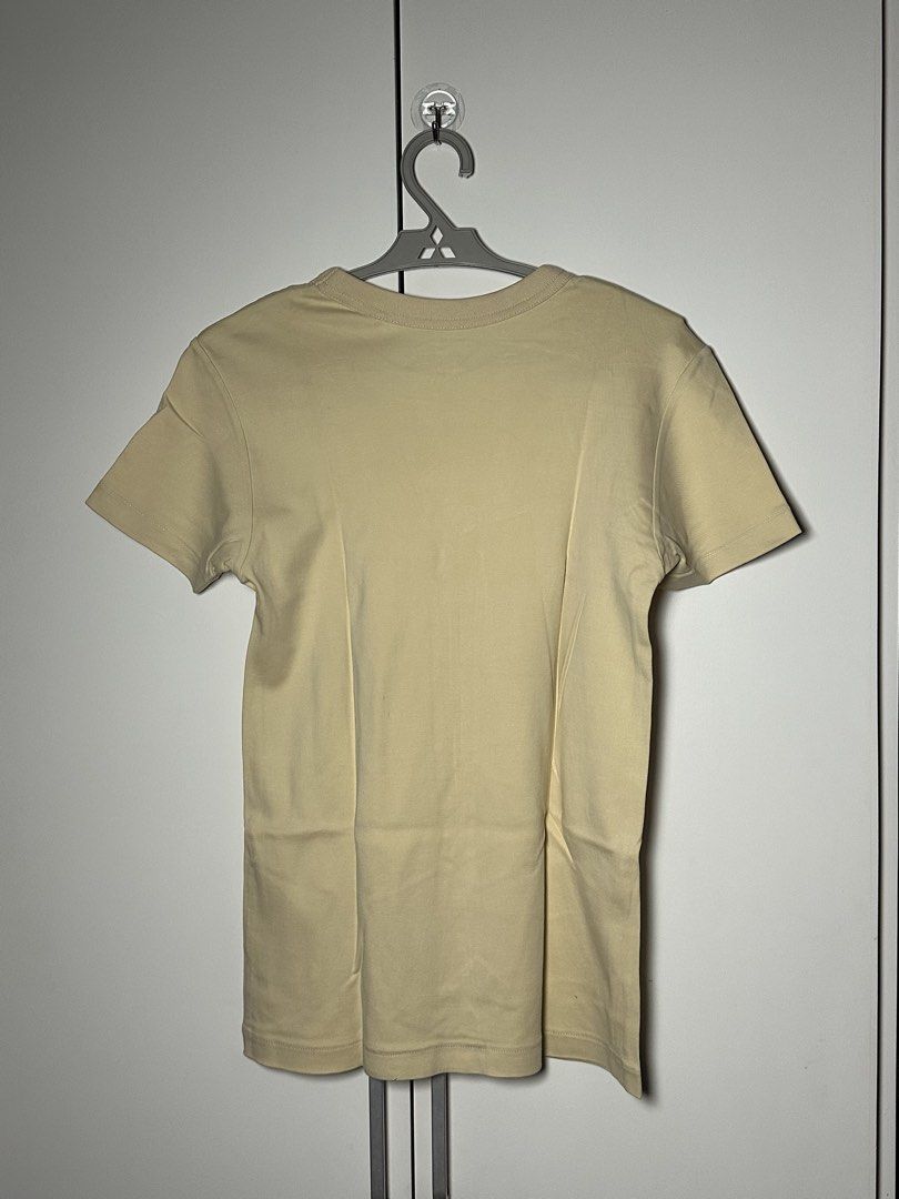 Uniqlo Crew neck (Category: Shirts) located in Porac. Submitted by poimd_ (Listing ID 1459940271, Image 2). Description: small .