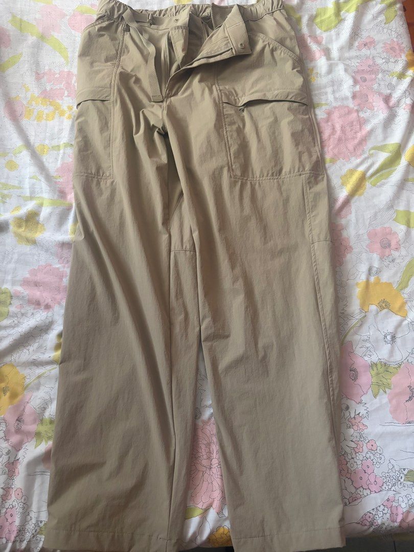 Uniqlo geared pants (Category: Activewear) located in Pateros City. Submitted by lance_cagadoc (Listing ID 1459961609, Image 3). Description: - Uniqlo Cargo Pants in Khaki - Size L (fits waist 84-92cm) - Material: 98% Nylon, 2% Spandex (Body); 100% Polyester (Mesh & Belts) - Features: Elastic waistband with drawstring, multiple pockets, zipped and buttoned fly - Origin: Made in Indonesia.