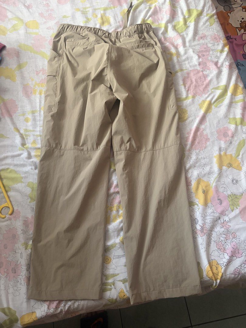 Uniqlo geared pants (Category: Activewear) located in Pateros City. Submitted by lance_cagadoc (Listing ID 1459961609, Image 1). Description: - Uniqlo Cargo Pants in Khaki - Size L (fits waist 84-92cm) - Material: 98% Nylon, 2% Spandex (Body); 100% Polyester (Mesh & Belts) - Features: Elastic waistband with drawstring, multiple pockets, zipped and buttoned fly - Origin: Made in Indonesia.