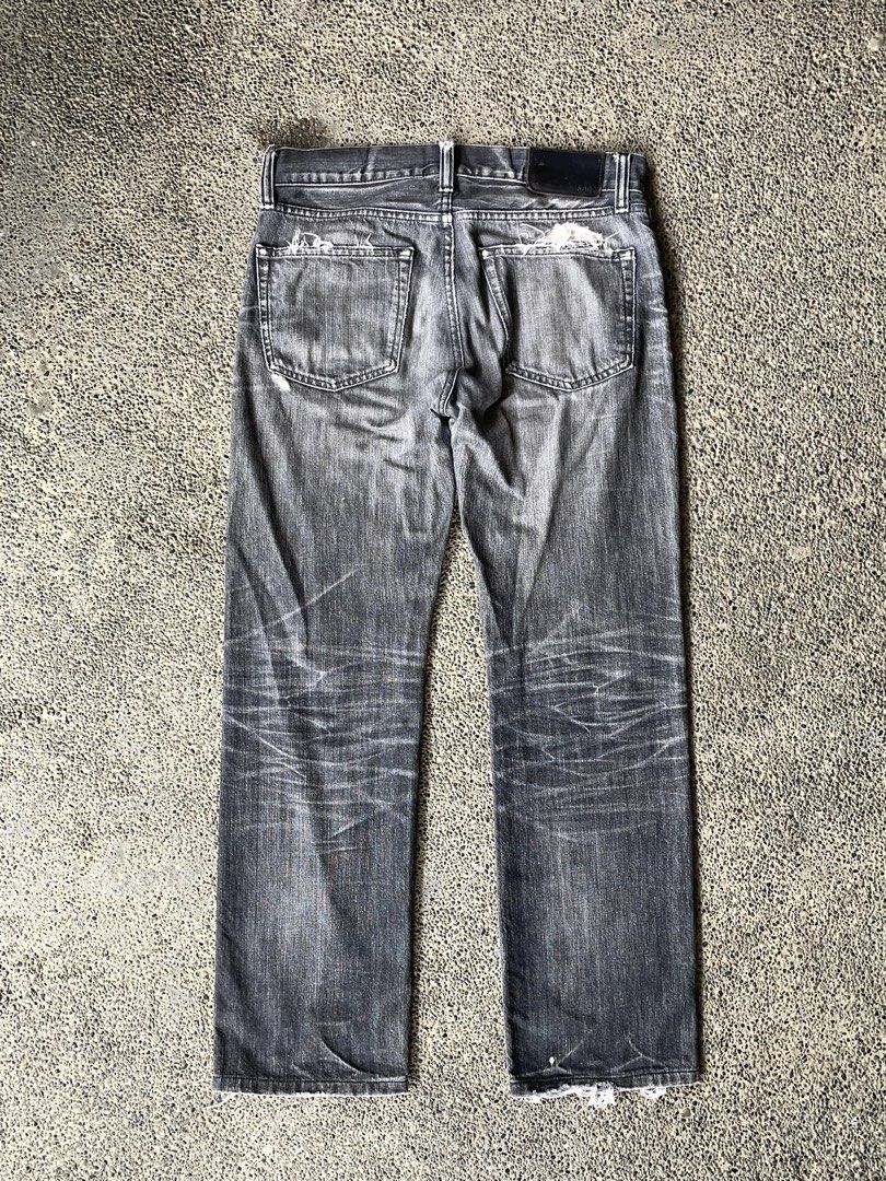 Uniqlo Grey Distressed Denim Jeans (Category: Jeans) located in Tagaytay City. Submitted by livesinvain (Listing ID 1459900717, Image 2). Description: - Uniqlo Grey Denim Jeans - Model: S002 - Size: 31 - Features: Distressed, faded look with rips - Hem: Raw hem - Material: 100% Cotton - Style: Casual, edgy.