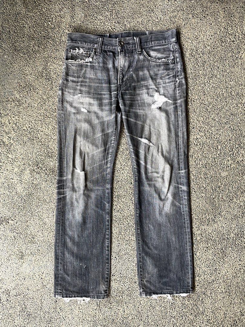 Uniqlo Grey Distressed Denim Jeans (Category: Jeans) located in Tagaytay City. Submitted by livesinvain (Listing ID 1459900717, Image 1). Description: - Uniqlo Grey Denim Jeans - Model: S002 - Size: 31 - Features: Distressed, faded look with rips - Hem: Raw hem - Material: 100% Cotton - Style: Casual, edgy.