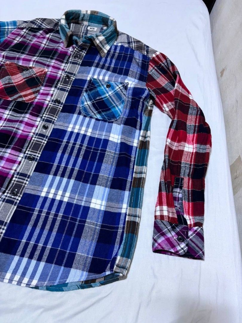 UNIQLO Patchwork Plaided Flannel Polo (Category: Tshirts & Polo Shirts ) located in Pasig City. Submitted by heneralsupremo1892 (Listing ID 1460097542, Image 2). Description: - Cool patchwork flannel shirt from UNIQLO - Features a unique design with various plaid patterns pieced together - Long sleeves with button cuffs - Two chest pockets - Ideal for layering or wearing solo - Authentic and Legit❗ - Very Good Condition/ Almost New 🔥 - Size: L🫶
