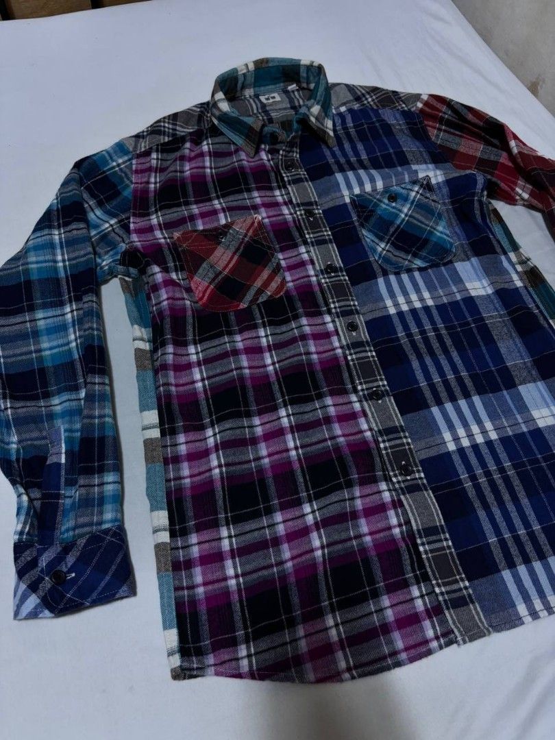 UNIQLO Patchwork Plaided Flannel Polo (Category: Tshirts & Polo Shirts ) located in Pasig City. Submitted by heneralsupremo1892 (Listing ID 1460097542, Image 3). Description: - Cool patchwork flannel shirt from UNIQLO - Features a unique design with various plaid patterns pieced together - Long sleeves with button cuffs - Two chest pockets - Ideal for layering or wearing solo - Authentic and Legit❗ - Very Good Condition/ Almost New 🔥 - Size: L🫶
