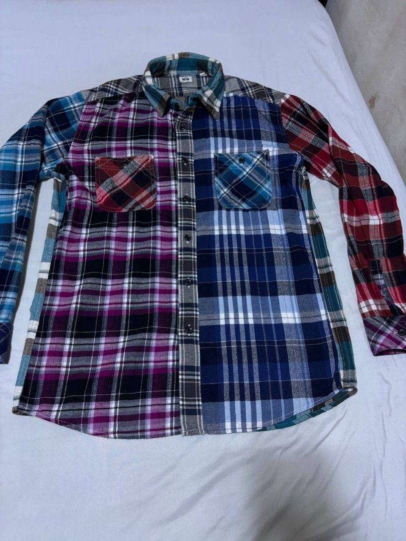 UNIQLO Patchwork Plaided Flannel Polo (Category: Tshirts & Polo Shirts ) located in Pasig City. Submitted by heneralsupremo1892 (Listing ID 1460097542, Image 1). Description: - Cool patchwork flannel shirt from UNIQLO - Features a unique design with various plaid patterns pieced together - Long sleeves with button cuffs - Two chest pockets - Ideal for layering or wearing solo - Authentic and Legit❗ - Very Good Condition/ Almost New 🔥 - Size: L🫶
