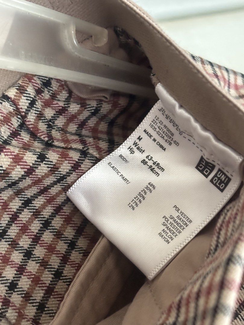 UNIQLO Plaid Pants Size M (Category: Other Bottoms) located in Cainta. Submitted by doverparfum (Listing ID 1459943873, Image 3). Description: - Uniqlo Plaid Pants - Size: Medium (M) - Waist: Fits 63-69cm - Hips: Fits 88-94cm - Material: Polyester, Rayon, Spandex, Nylon - Features: Elasticated waistband (back), Straight leg cut - Style: Great for casual wear.